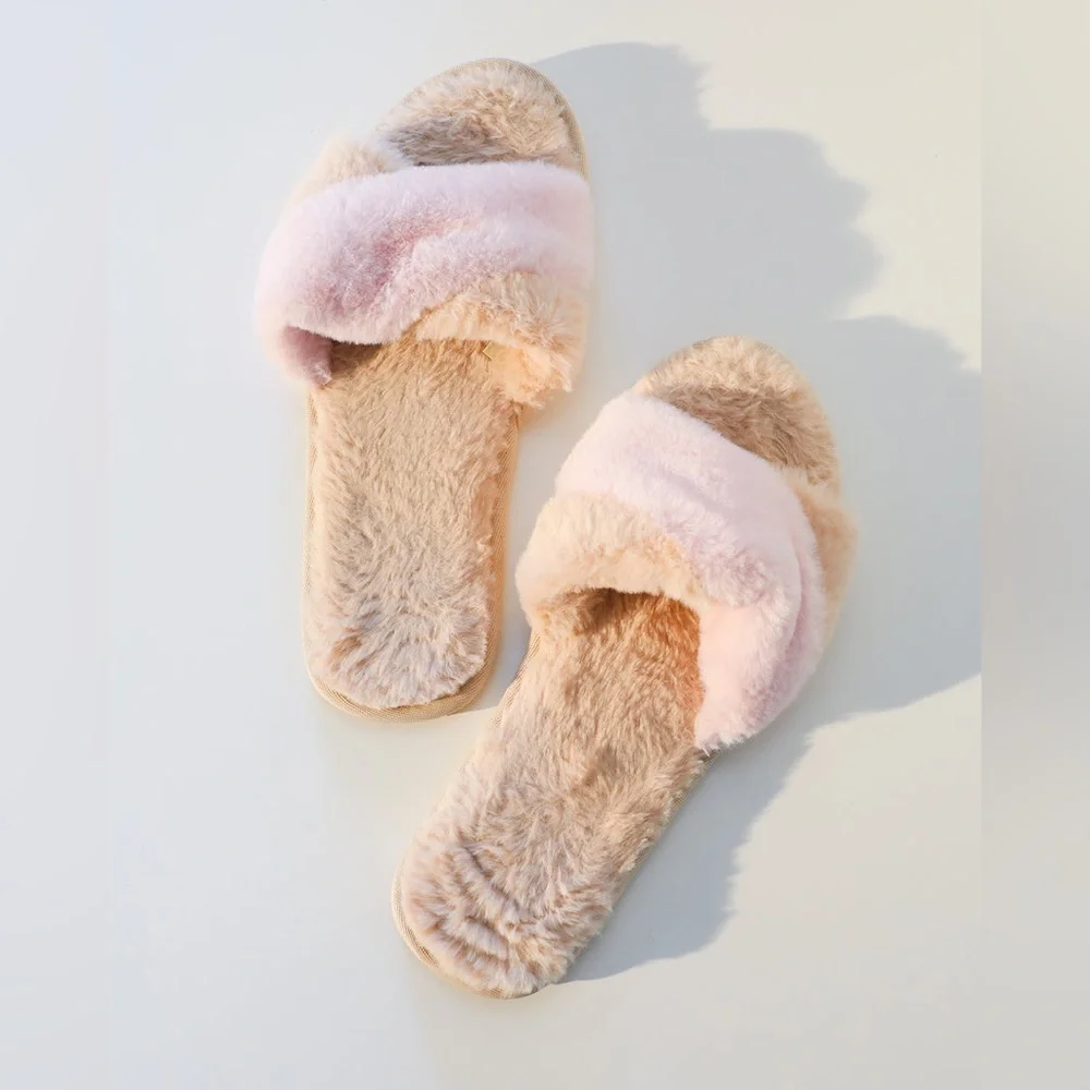 L*Space Cloud Slippers - Picture 1 of 4